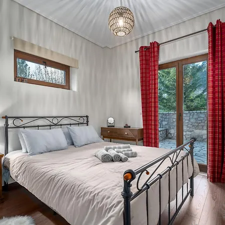 The Mountain House In Parnassus Daire *
