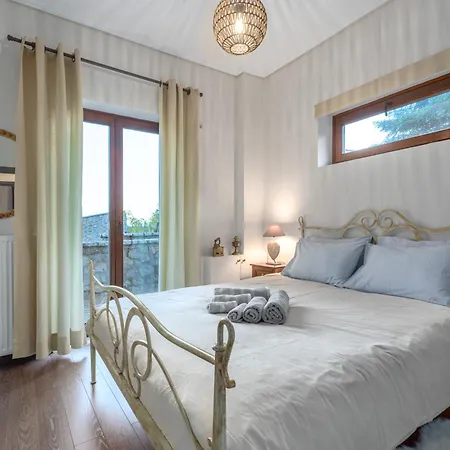 The Mountain House In Parnassus * Eptálofos