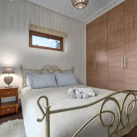 The Mountain House In Parnassus Daire